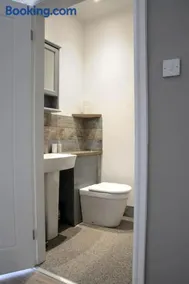 Queensgate Holiday Cottage Beverley with Parking - Image 4