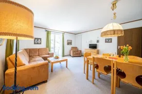 4402 Geraeumige, zweckmaessig eingerichtete Maisonette-Wohnung mit mit Blick auf die Villa Engiadina - Image 1