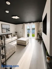 SeaView Apartment Suite - Image 2