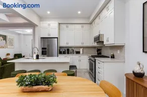 Elegant Five Bedroom Home Designed for Comfort and Space - Image 2