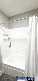 Cozy Room & Private Bathroom - Image 1