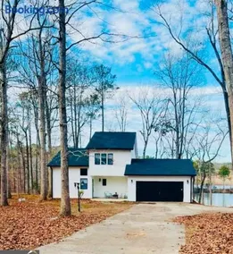 Lakefront 2BR Getaway - Image 1