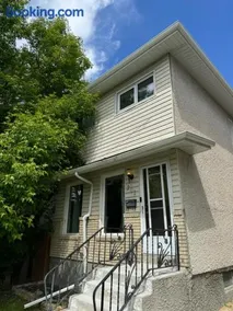 Modern home in Downtown Wpg - Image 3