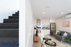 Stylish 1BR Near CBD - Sydney Uni - Walk to Markets & Cafes - Image 1