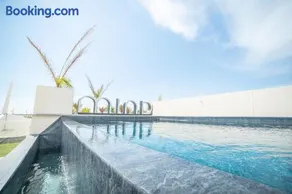 Luxury Mind Vue Exceptionnelle Pied dans l'eau Parkings privés 2 places Climatisation Hyper centre logement d'exception - Image 2