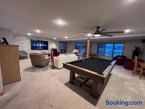 Large Log Home on Lake with Hot Tub - Image 1