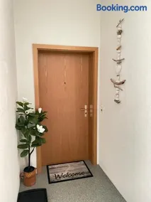 Grosse Terrasse mit Privatsphäre & Aussendusche - Image 2