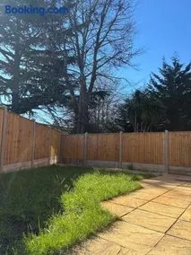 1 Bedroom House with Parking, Bus Links and Garden - Image 5