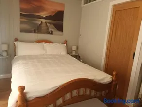 Kate's Place bedroom ensuite close to Donegal town - Image 3