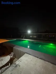 Villa Willeska en lomas de Cocoyoc, con alberca, jacuzzi y enormes areas verdes - Image 2