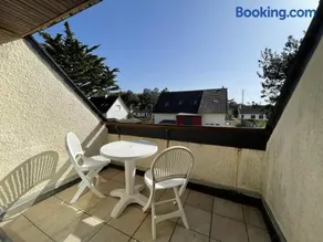 Appartement avec Balcon à 500m de la Plage et Proche Commerces à Jullouville - FR-1-361-489 - Image 1