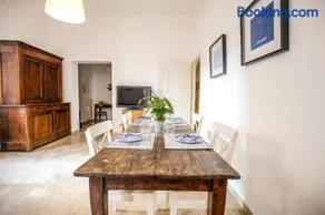 Spacious Apartment with Big Terrace at Colosseum - Image 4