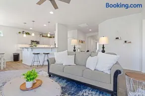 The Explorer! Extra Game Room, Fire pit Sleeps 10! - Image 1