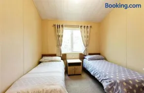 Cousins beach house Three bedroom lodge St Minver - Image 4