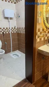 شقة مفروشة أنيقة للإيجار اليومي في مكة -الشرائع - Image 2