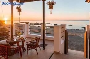 Tsampika's Beachfront House in Stegna - Image 5
