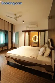 Miami - Private Jaccuzzi Villa in Bangalore - Image 2
