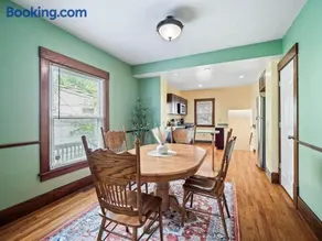 Entire Duplex w Historic District and Sleeps 12 - Image 2