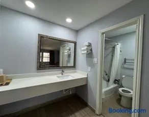 Regency Motel - Image 3