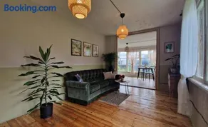 White Hill's Nest - Image 1