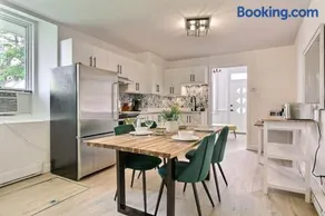 2BR - Hot Tub & 2 Parking - 8 min to Old Quebec - Image 2