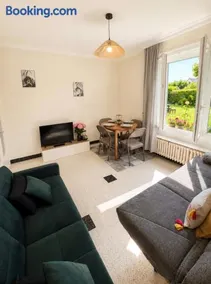 Deux pièces cosy au coeur d'un jardin fleuri - Image 1
