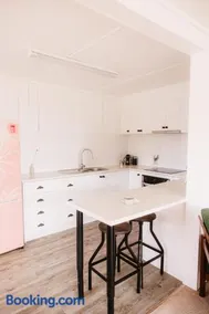 Starfall Cove - Family Friendly, Cosy Beach Shack - Binalong Bay - Image 4