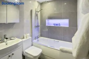 Miramont - Poolside Apartment - Image 5