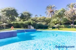 Appartement de vacances avec terrasse, piscine et internet haut débit | Vue jardin - Image 2