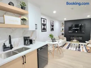 Luxury Guest Suite,Close to Airport,Fast Wifi - Image 1