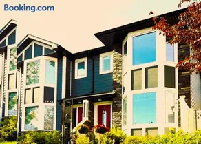 Lovely comfy home private bath in central Calgary - Image 1