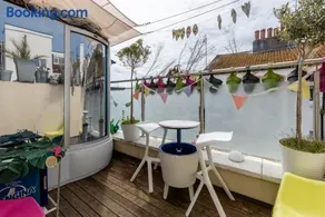 Little Brighton Beach Apartments - Spa Cabin on roof - Image 2