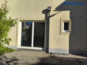 Erdgeschoss Wohnung nahe Flughafen - Image 1