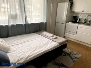 central apartment with free parking - Image 5