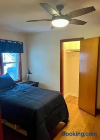 Spacious 5-bedroom house walking-distance to downtown Manistee and 1st St Beach! - Image 2