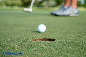 15th Fairway Retreat - Image 1
