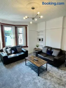 Large 2 bed near Glasgow Airport - Image 2