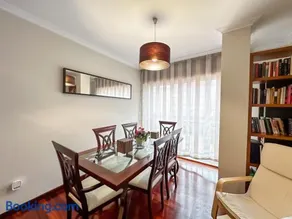 Apartamento completo, amplio, muy iluminado y con plaza de garaje incluida. - Image 3