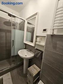 Bella Vernazza with AC and Balcony - Image 3
