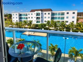 Lindo apartamento em Muro Alto, Porto de Galinhas, Vista para as piscinas, 3 qtos e sala climatizados, Acomoda até 8 pessoas - Image 1