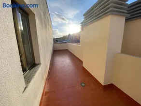 Cozy and central apartment with parking - Image 3