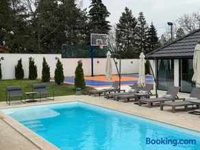 The Crown Pool Villa - Image 4