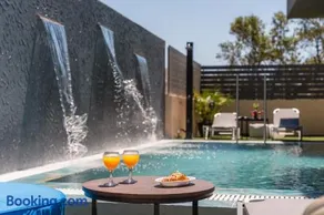 Black Bee Villa - Image 1