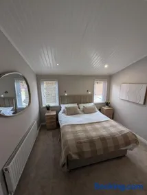 Luxury Hot Tub 3 Bedroom Lodge - Lake Windermere - Image 5