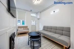3Bed Home Near Jameson Distillery & Luas Line - Image 4
