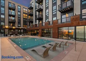 Luxury Retreat Pool Sauna Parking - Image 3