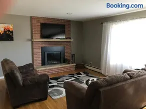 Family friendly spacious with jacuzzi & fireplace! - Image 2