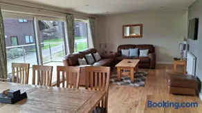 Peaceful relaxing home with leisure - Image 3