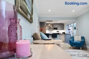 Miramont - Poolside Apartment - Image 4
