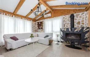 One-Bedroom Holiday Home In Danilo - Image 3